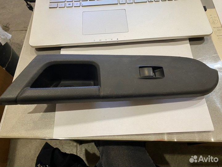 Кнопка стеклоподъемника задняя левая Mitsubishi