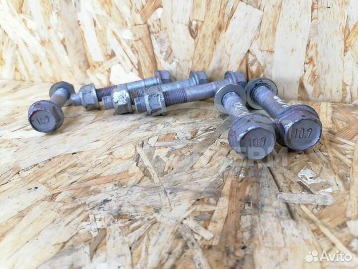 Болт рычага подвески задней Nissan X-Trail