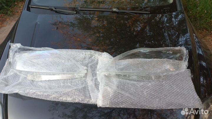 Продам стёкла фар на форд фокус