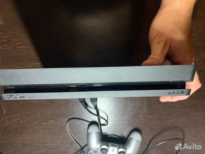 Продам PS 4 Slim 500gb + Игры 2 джостика