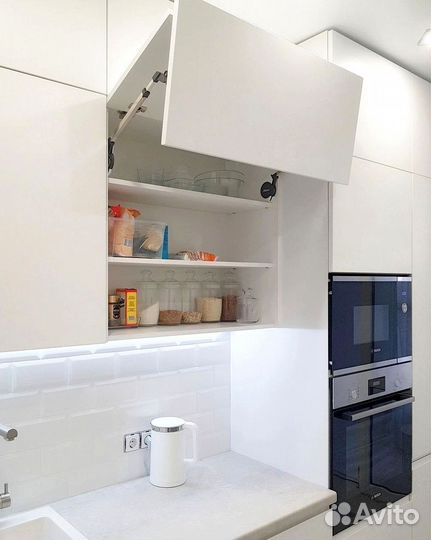 Угловой кухонный гарнитур классика