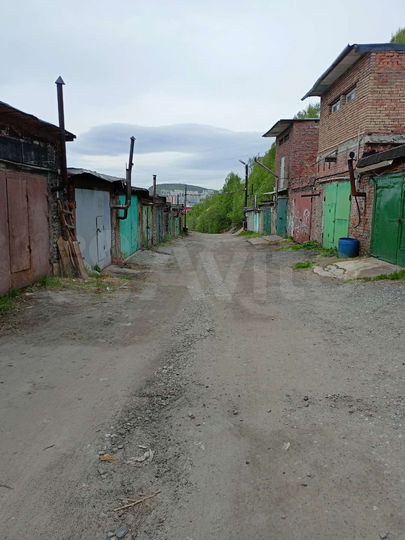 Гараж, > 30 м²