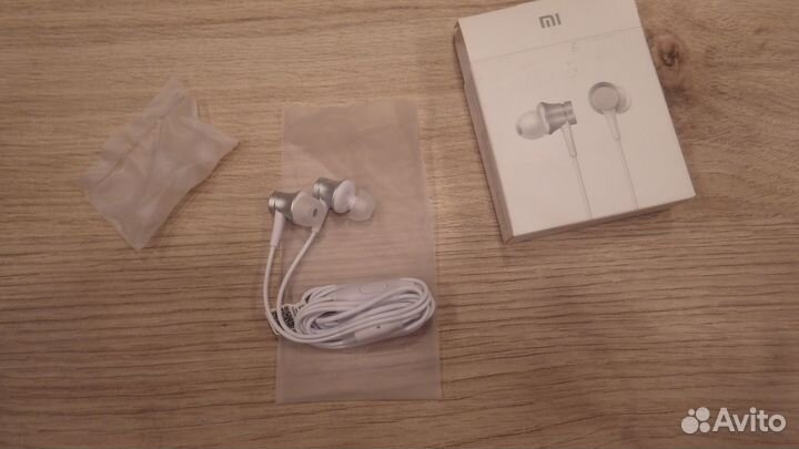 Наушники Xiaomi Mi In-Ear Basic серебристые