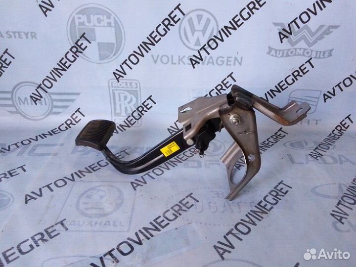 Педаль тормоза Hyundai Solaris 1