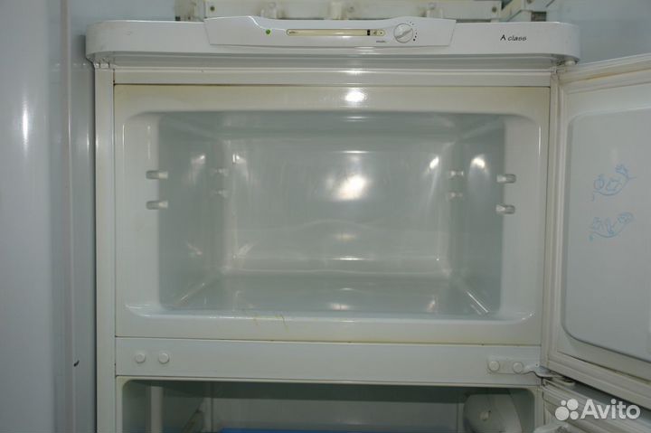 Холодильник Indesit RA 32