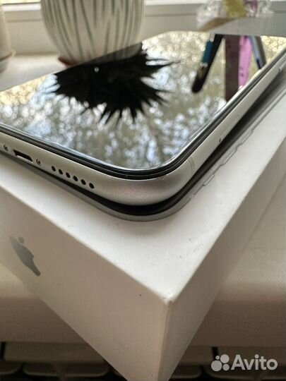 iPhone XR 128 гб белый
