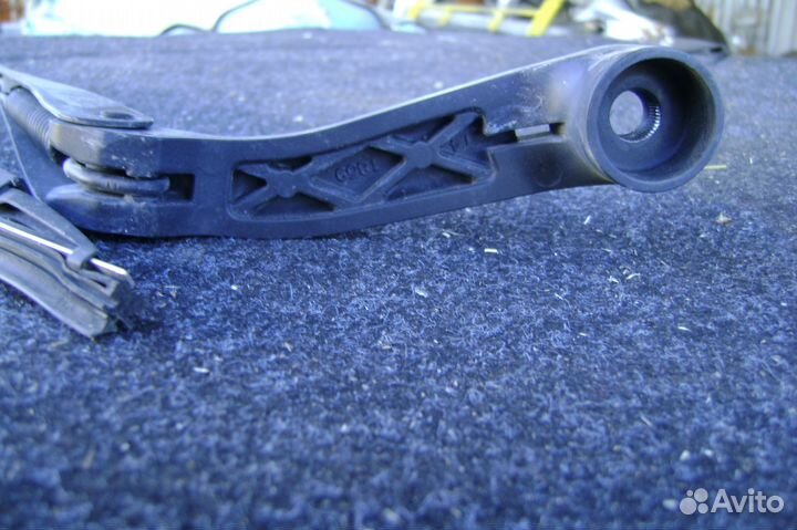 Mitsubishi L200 (KB) Поводок стеклоочистителя