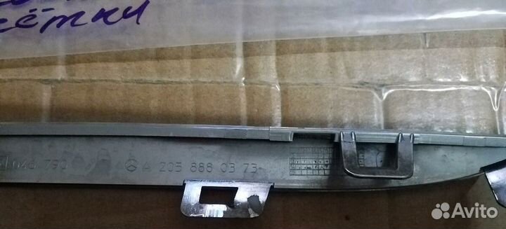 Молдинг решётки мерседес С 205 А 2058880373 R
