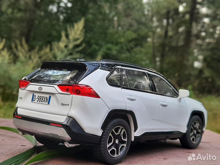 Коллекционная машинка, Toyota rav4 2023