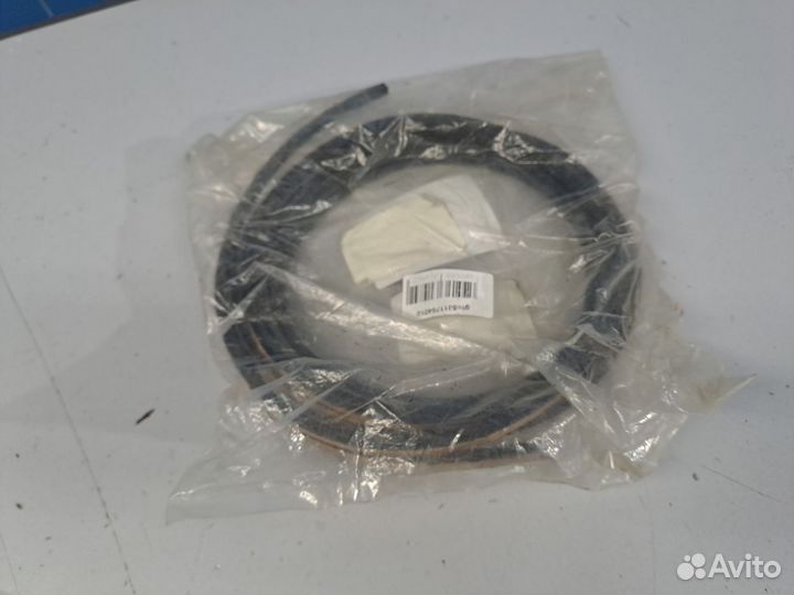 Уплотнитель лобового стекла Toyota RAV 4 2000-2005