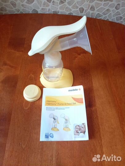 Молокоотсос ручной Medela Harmony