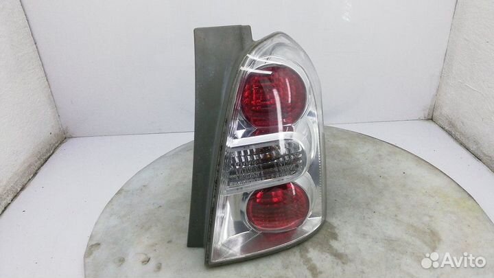 Фонарь задний правый Toyota corolla verso