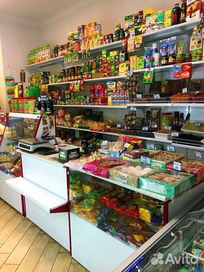 Продавец в продуктовый магазин