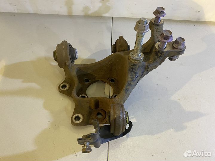 Поворотный кулак задний правый toyota rav4 c50