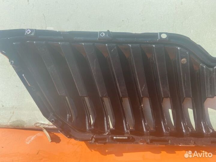 Решетка радиатора передняя Skoda Superb 2015 2019