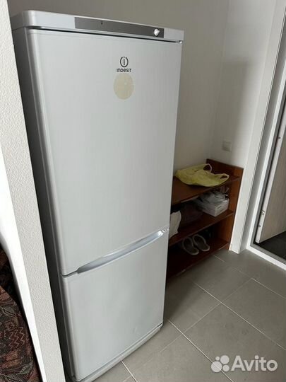 Холодильник Indesit SB1670.028