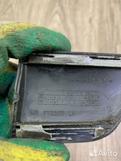 Накладка на крыло передняя левая Mitsubishi