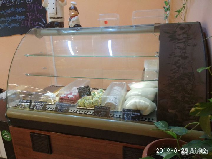 Кондитерская витрина