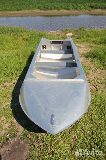 Алюм.лодка Романтика-Н, новая, с колёсами и булями