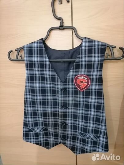 Продаются школьные жилетки на мальчика