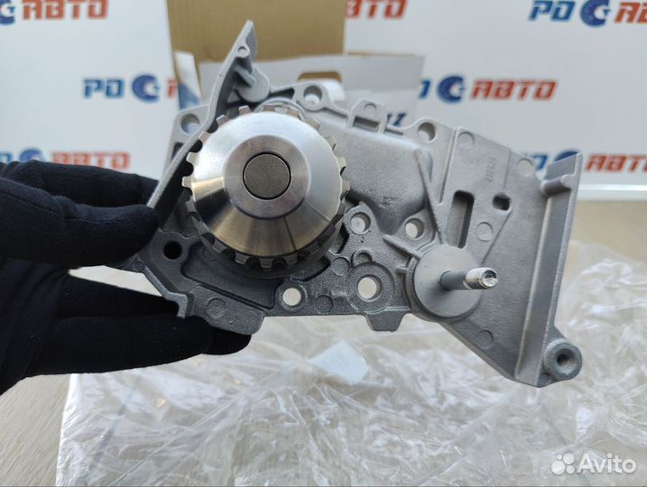 Водяной насос, помпа Logan / Largus, Nissan, LADA