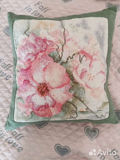Подушка вышитая