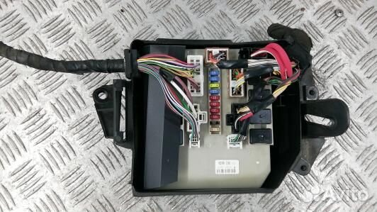 Блок предохранителей renault clio 3 (5BL06M101)