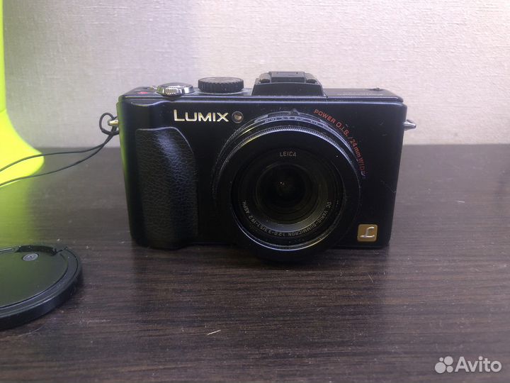 Компактный фотоаппарат