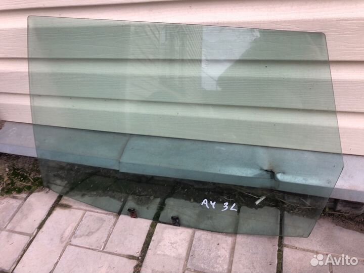 Стекло дверное заднее левое Audi A4 B5 1.8 2000