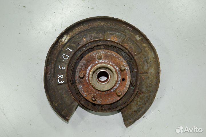 Кулак задний правый Land Rover Discovery 3