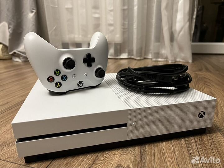 Xbox One S 1Tb + 450 игр + Live Gold