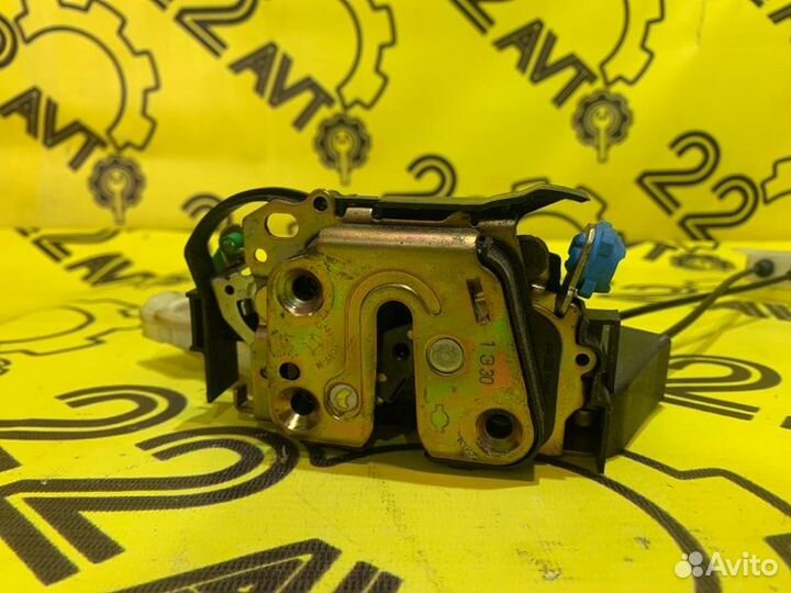 Замок двери передний левый Nissan Primera TP12