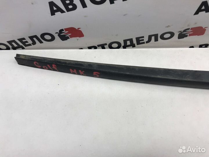 Молдинг лобового стекла Volkswagen Golf MK5 2006