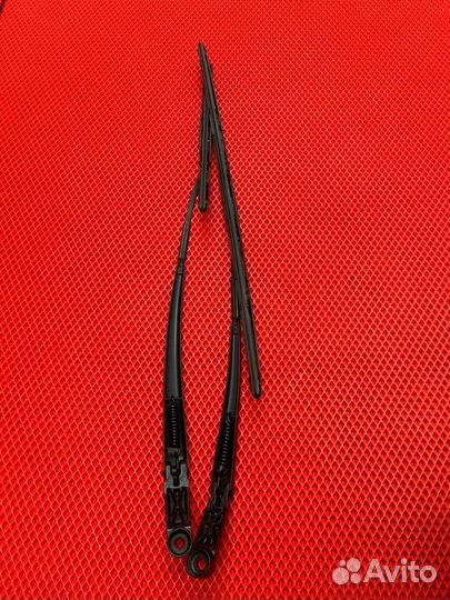 Поводок стеклоочистителя передний Toyota Spade