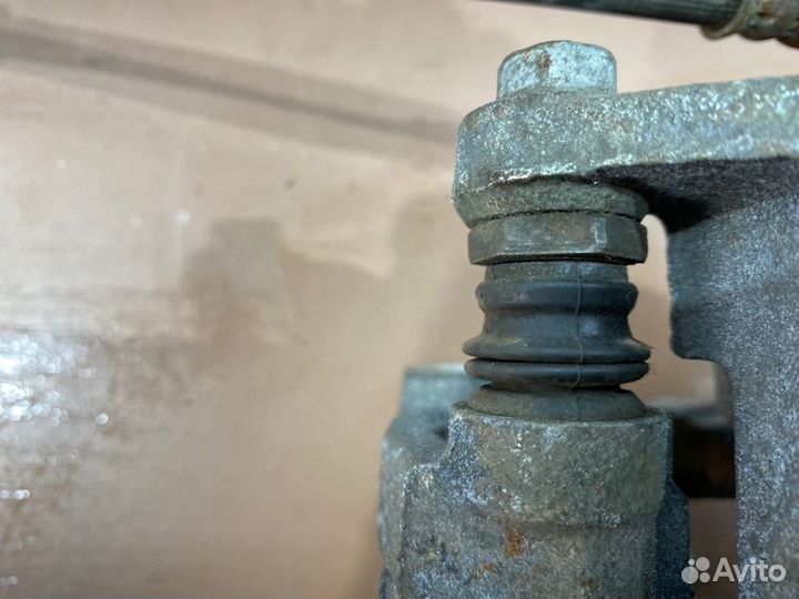 Суппорт передний правый Nissan Teana Altima L33