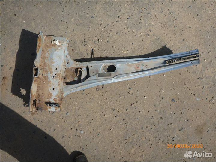 Стойка кузова центральная левая Renault Laguna