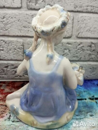 Фарфоровая статуэтка 