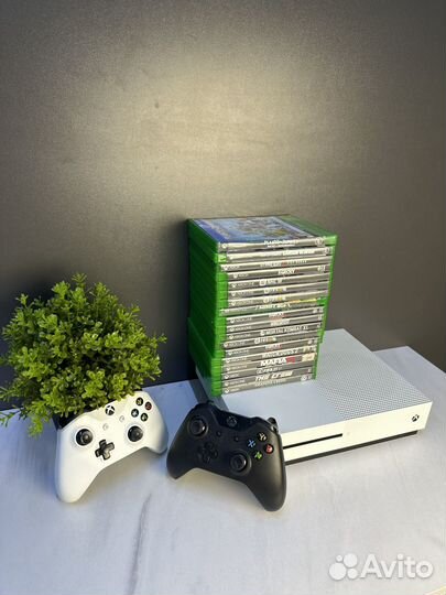 Xbox one s 2 геймпада 1tb + диски