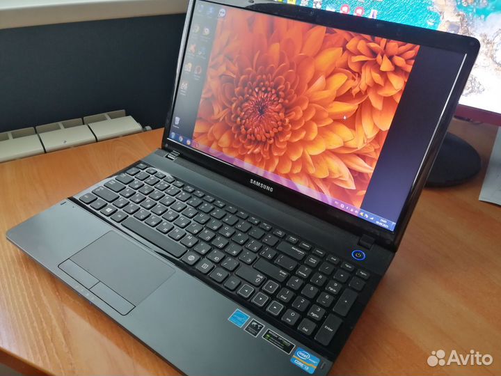 Ноутбук Samsung NP300E5C