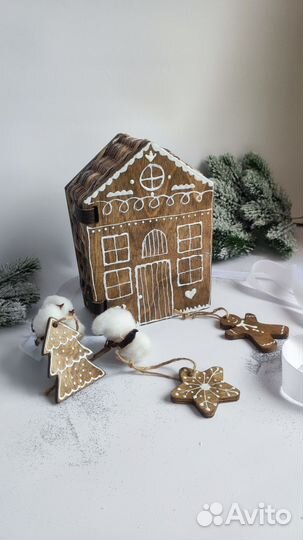 Новогодний подарочный набор, домик и игрушки