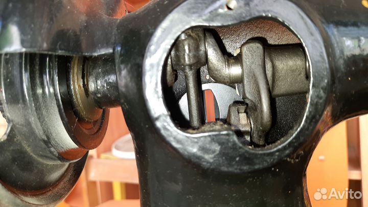 Швейная машинка ножная с тумбой