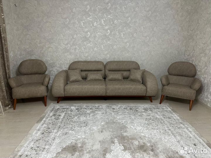 Диван с креслами 