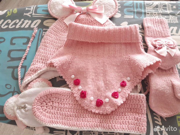 Комплект шапка+шарф+манишка+варежки для девочки