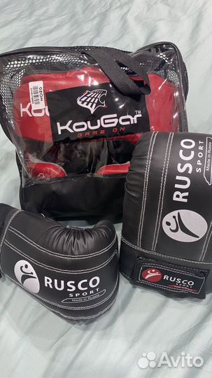 Боксерские перчатки и шлем