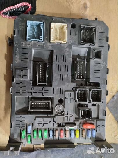 Блок предохранителей Peugeot 308 4B 2007-2011