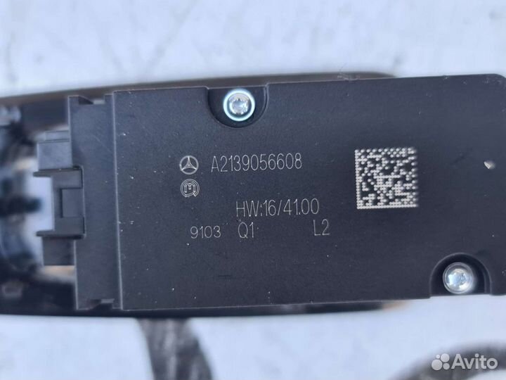 Кнопка ручника Mercedes W213