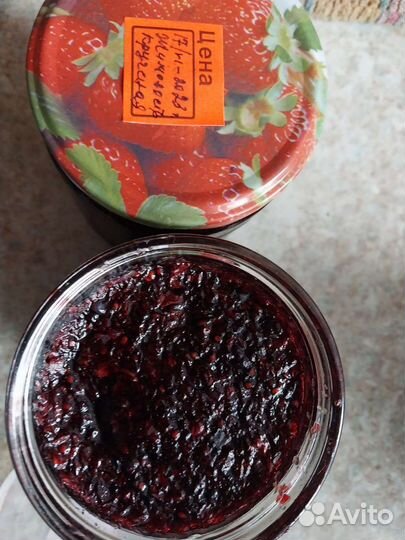 Жимолость перекрученная с сахаром