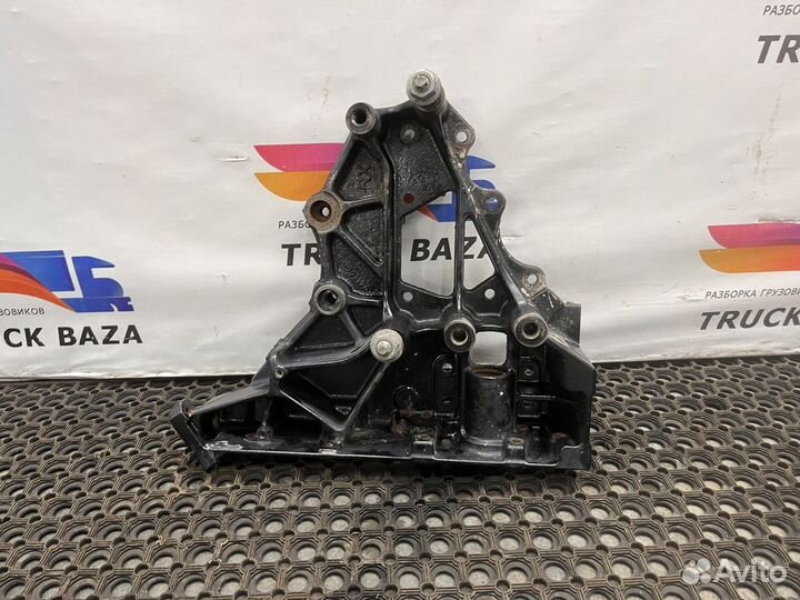 21116689 Кронштейн буксировочный левый Renault T