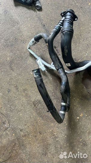 Патрубок охлаждения Audi 8W1121609D