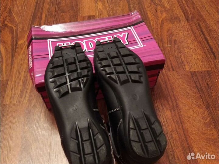 Лыжные ботинки